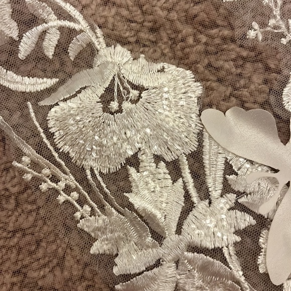 Brand New Off White Ivory Wedding Veil Cathedral 10 ft length Butterfly Floral - Picture 7 of 9